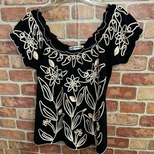 Lauren Michelle embroidered top size small.